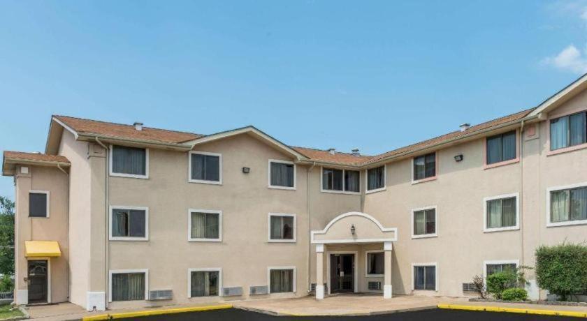 Quality Inn & Suites Earth City Kültér fotó
