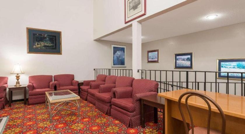 Quality Inn & Suites Earth City Kültér fotó
